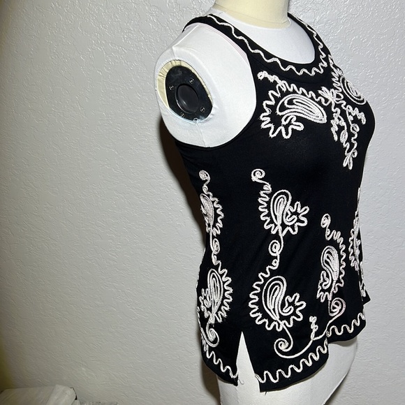 Objects D'Art | Embroidered Black and White Halter Neck Tunic - Picture 3 of 14